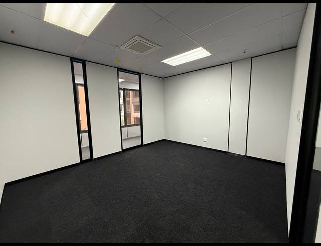165M² OFFICE TO LET IN PARKTOWN